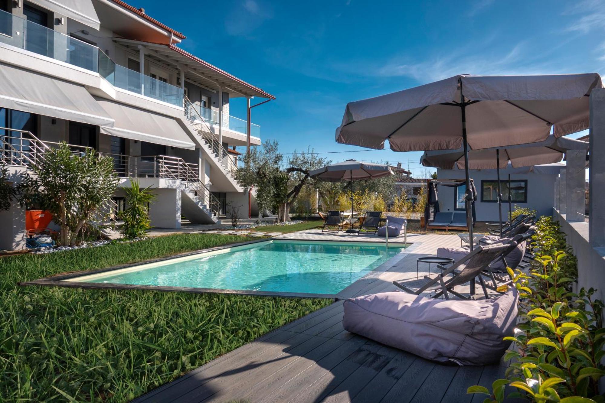 Berries Luxury Apartments Nea Moudania Exterior photo