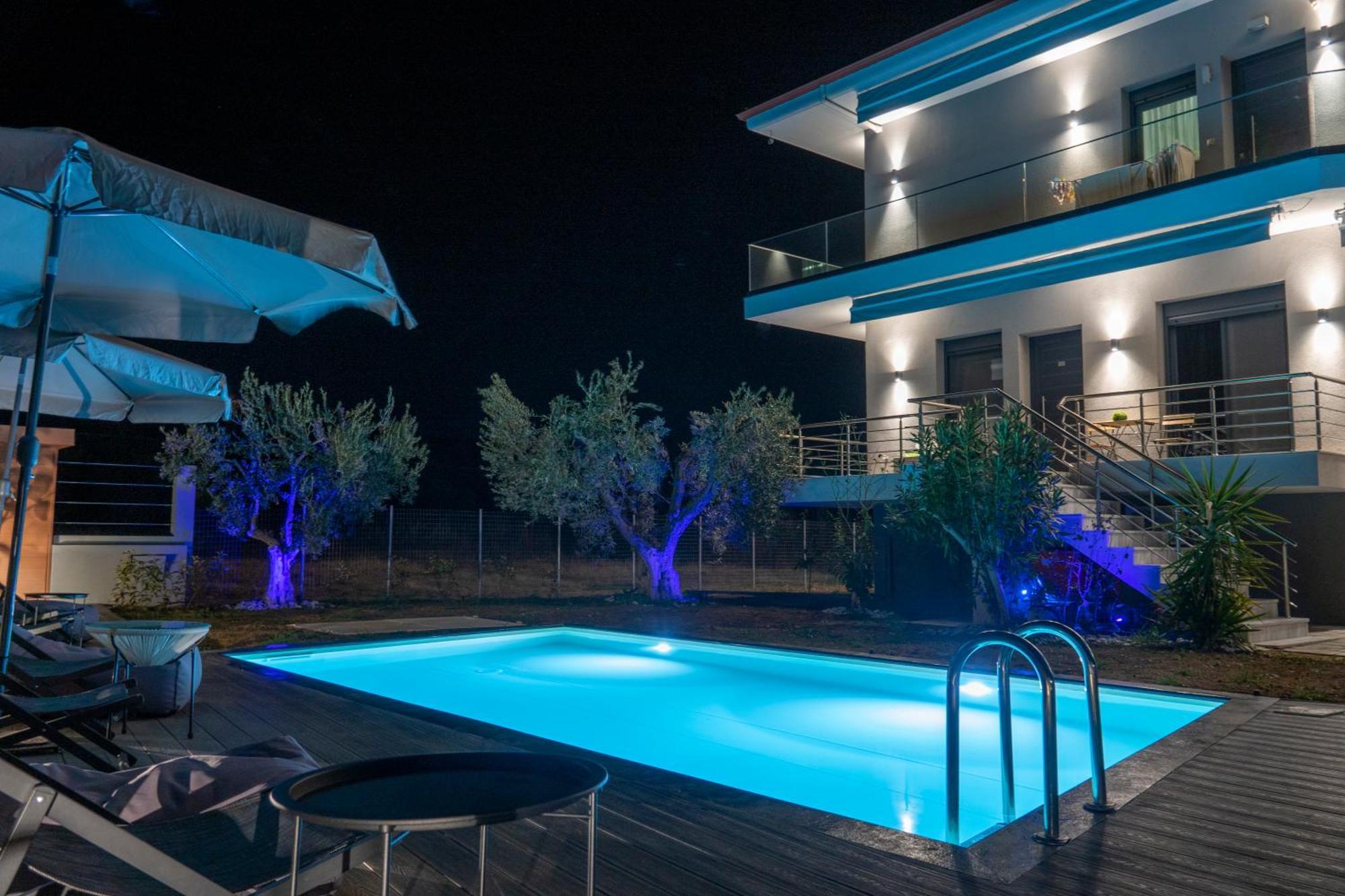 Berries Luxury Apartments Nea Moudania Exterior photo